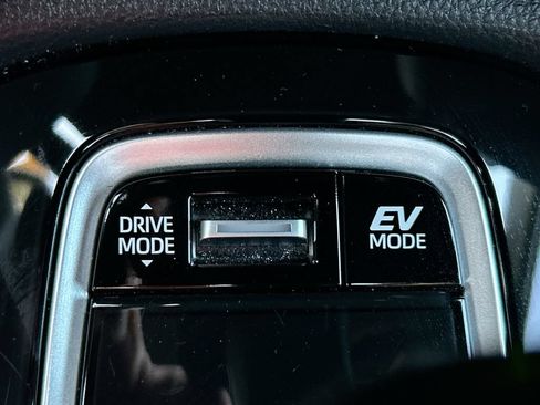 Used 2025 Toyota Corolla Cross AWD Hybrid w/ Convenience Package image 35