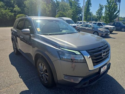 Used 2022 Nissan Pathfinder SV FWD image 3