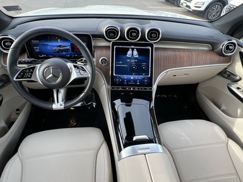 Used 2024 Mercedes-Benz GLC 300 4MATIC image 23