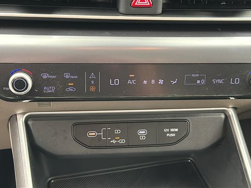 Used 2025 Kia Carnival FWD image 19