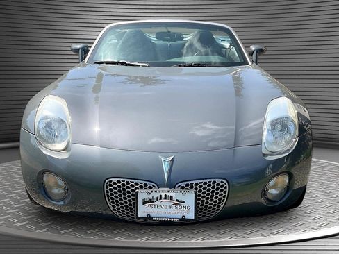 Used 2009 Pontiac Solstice Convertible w/ Preferred Package RWD image 2