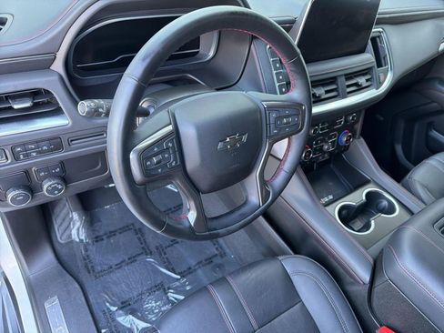 Used 2023 Chevrolet Suburban RST w/ Luxury Package RWD image 4