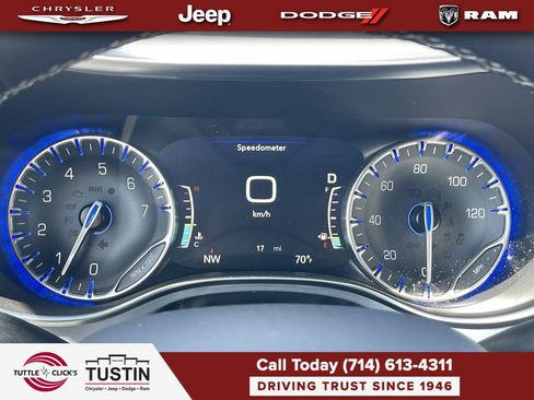 New 2026 Chrysler Pacifica Limited w/ Uconnect Theater Family Group FWD image 24