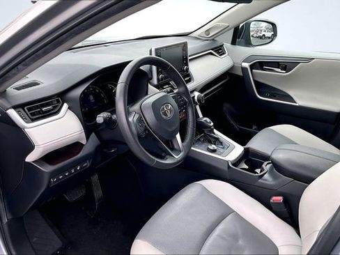 Used 2020 Toyota RAV4 Limited AWD/4WD image 16
