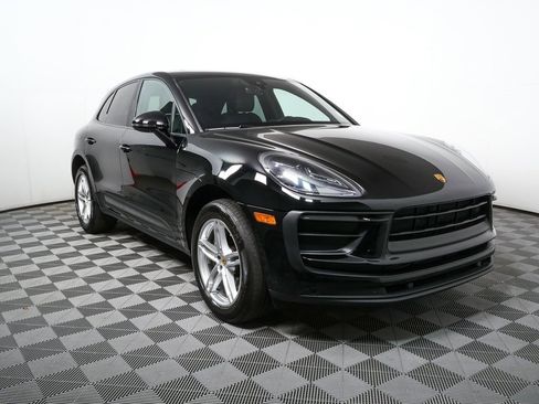 Certified 2022 Porsche Macan AWD image 27