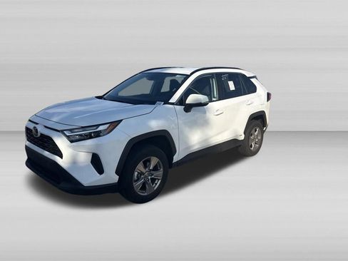 Used 2025 Toyota RAV4 XLE AWD/4WD image 9