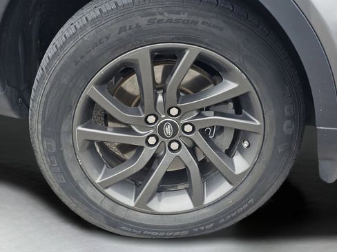Used 2018 Land Rover Discovery Sport HSE image 17