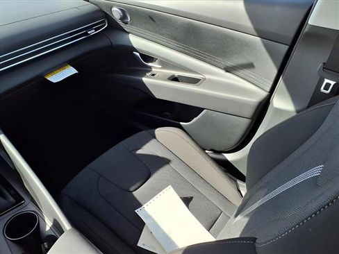 New 2025 Hyundai Elantra SE image 15