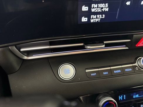 Used 2025 Hyundai Elantra SEL FWD image 21