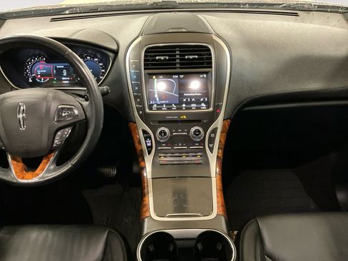 Used 2017 Lincoln MKX Select w/ Select Plus Package FWD image 11