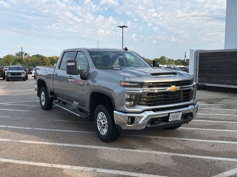 Used 2024 Chevrolet Silverado 2500 LT w/ Convenience Package AWD/4WD image 8