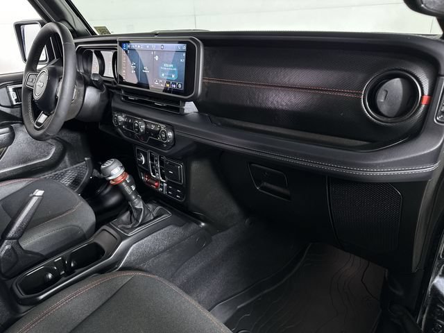 Used 2025 Jeep Wrangler Unlimited Rubicon w/ Convenience Group AWD/4WD image 30