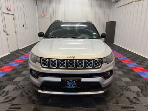 Used 2025 Jeep Compass Limited AWD/4WD image 9