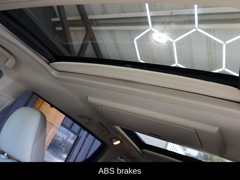 Used 2011 Toyota Sienna Limited w/ Premium Pkg image 8