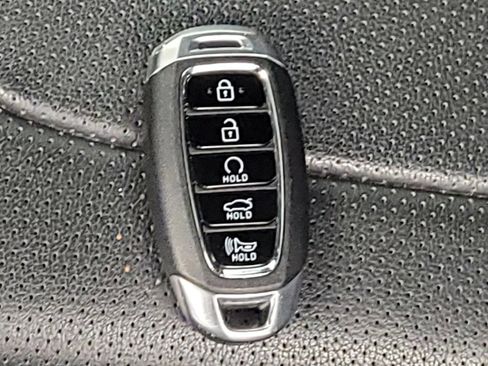 Used 2023 Hyundai Elantra Limited FWD image 32