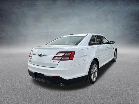 Used 2017 Ford Taurus SE image 5