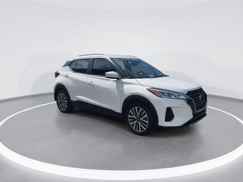 Used 2024 Nissan Kicks SV FWD image 2