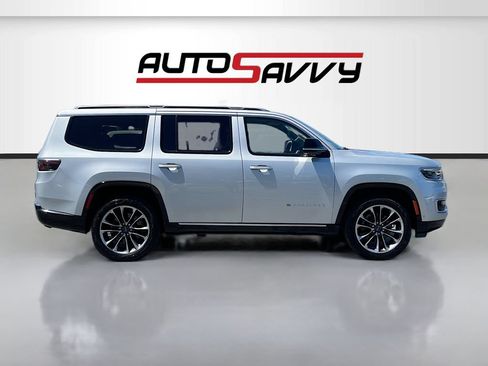 Used 2024 Jeep Wagoneer Series III w/ Premium Group I AWD/4WD image 8