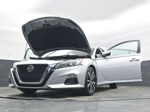 Used 2020 Nissan Altima 2.0 Platinum image 39