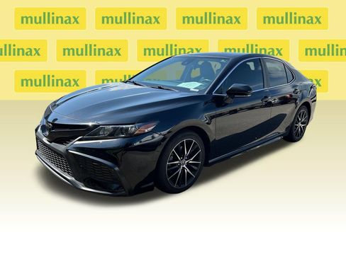 Used 2022 Toyota Camry SE FWD image 6