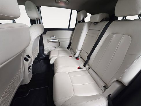 Used 2022 Mercedes-Benz GLB 250 4MATIC image 13