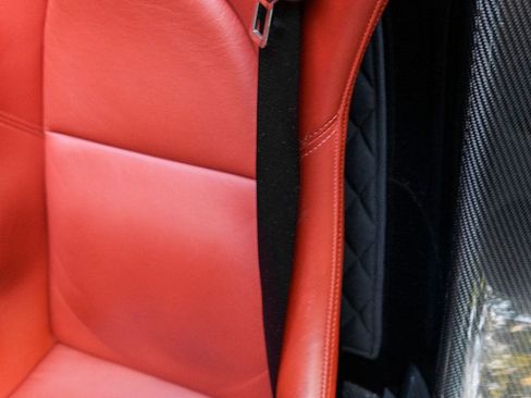 Used 2004 Porsche Carrera GT RWD image 24