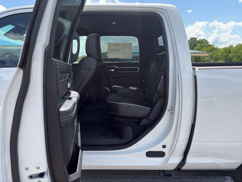 New 2026 RAM 2500 Laramie AWD/4WD image 22