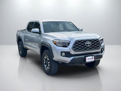 Used 2023 Toyota Tacoma TRD Off-Road w/ Technology Package AWD/4WD image 3