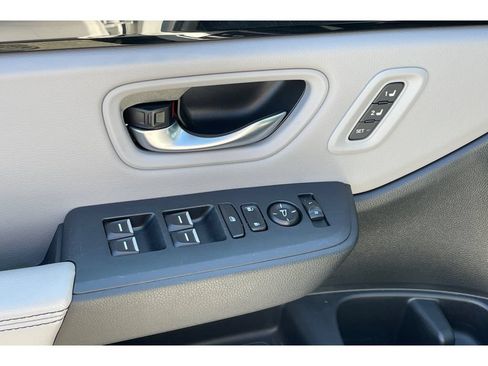 Certified 2025 Honda Pilot EX-L image 12