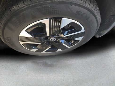 Used 2025 Nissan Kicks SV image 9