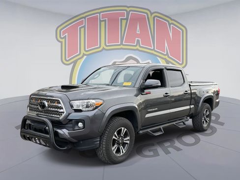 Used 2016 Toyota Tacoma TRD Sport image 1