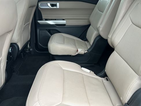 Used 2022 Ford Explorer Limited w/ Equipment Group 301A image 18
