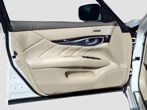 Used 2011 INFINITI M37 w/ Premium Pkg RWD image 7