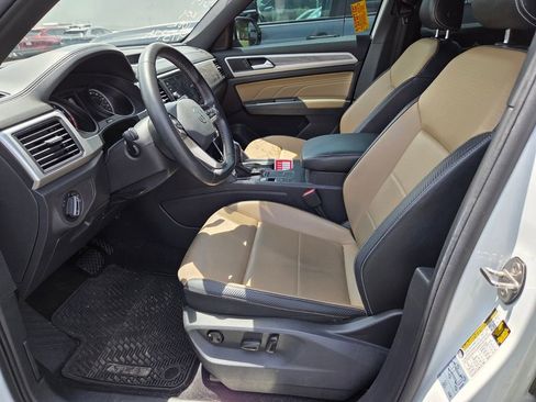 Used 2021 Volkswagen Atlas Cross Sport SE w/ V6 Towing Package FWD image 4