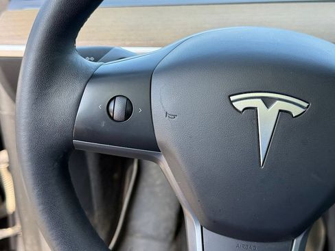 Used 2023 Tesla Model Y Long Range AWD/4WD image 15