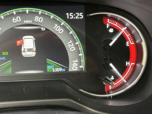 Used 2025 Toyota RAV4 LE AWD/4WD image 26