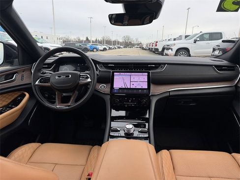 Used 2025 Jeep Grand Cherokee L Summit image 18