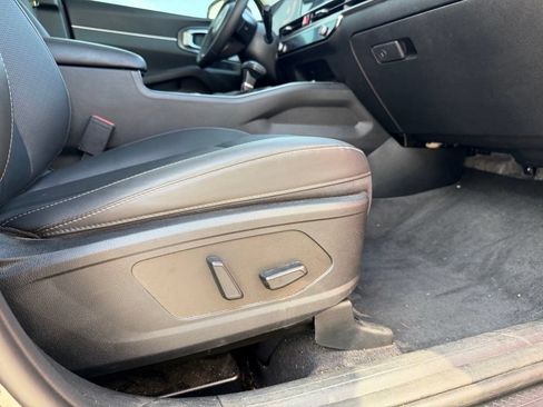 Certified 2025 Kia Sorento EX w/ Panoramic Sunroof Package FWD image 35