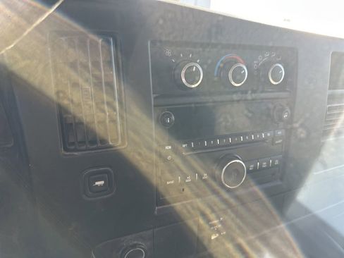 Used 2011 Chevrolet Express 3500 image 9