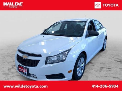 Used 2013 Chevrolet Cruze LS FWD image 1