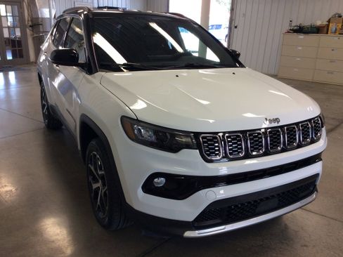 Used 2024 Jeep Compass Limited image 7