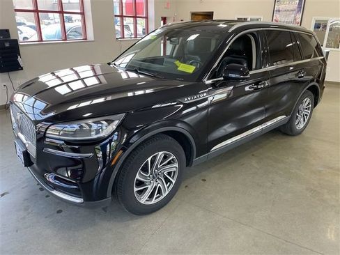 Used 2023 Lincoln Aviator AWD image 3