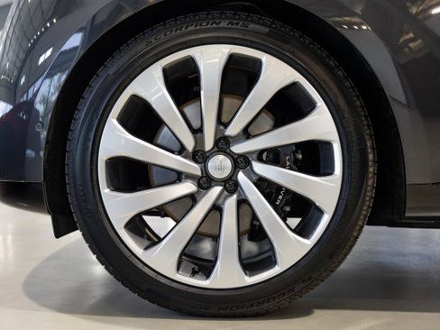 Used 2025 Land Rover Range Rover Autobiography image 17