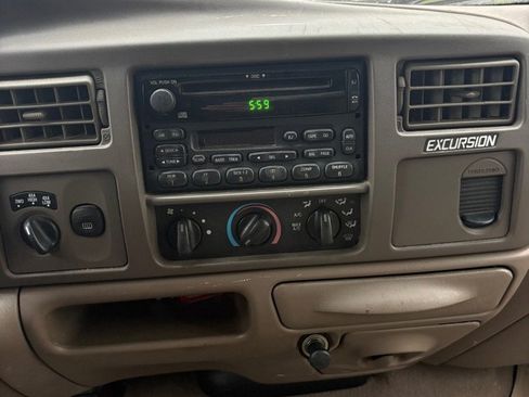 Used 2001 Ford Excursion XLT AWD/4WD image 16