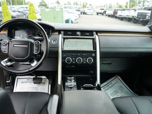 Used 2018 Land Rover Discovery HSE image 17