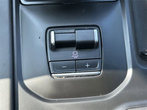 Used 2022 GMC Sierra 1500 AT4X image 32