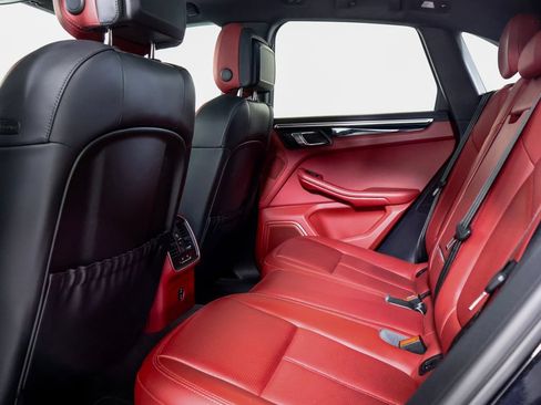 Certified 2023 Porsche Macan AWD/4WD image 23