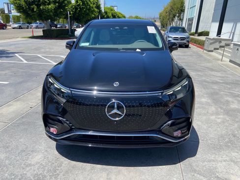 Used 2023 Mercedes-Benz EQS 580 4MATIC SUV image 2