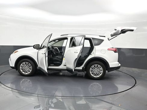 Used 2017 Toyota RAV4 LE FWD image 37