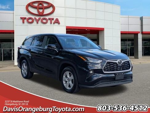 Certified 2025 Toyota Highlander LE FWD image 1